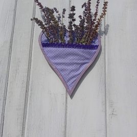 Lila pöttyös textil fali dekoráció,fali virágtartó, egyedi fali neszeszertartó, fali fényképtartó