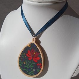 ELKELT Fa matyó nyaklánc, folklór textil ékszer, magyaros nyaklánc