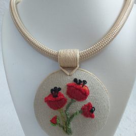 Hímzett pipacs egyedi nyaklánc, magyaros hímzett ékszer,folk nyaklánc, pipacs hímzés, folklór nyaklánc