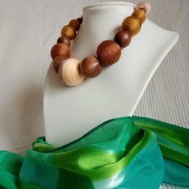 Gesztenye textilbogyó nyaklánc, fonal nyaklánc, golyó nyaklánc