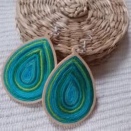 ELKELT Kékes-zöldes csepp alakú fonal fülbevaló ,textil egyedi fülbevaló, fonal fülbevaló, fafülbevaló