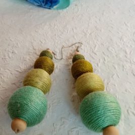 ZÖLD BÁRSONY textilbogyó fülbevaló, fonalékszer, textil fülbevaló