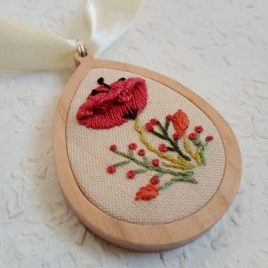 ELKELT csepp alakban  pipacs virág 3D hímzéssel, brazil hímzés, modern hímzés (másolat)