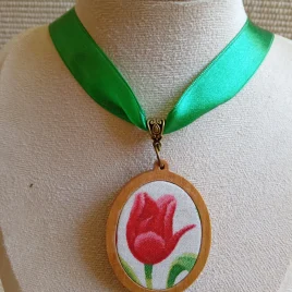 tulipános texitl ékszer selyemzsinóron
