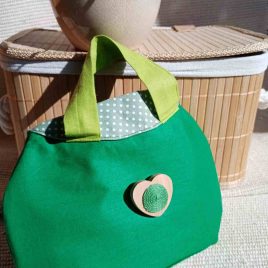 Sötétzöld pöttyös randi táska változtatható díszelemmel, alkalmi kistáska